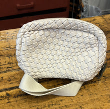 19589 EVEB Evleigh woven belt bag