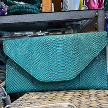 19251 Clutch with Strap