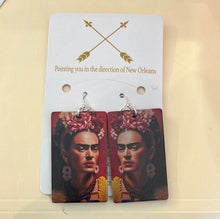 19704 Friday Sq Earring