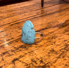 19357 Single Turquoise Stone Cuff