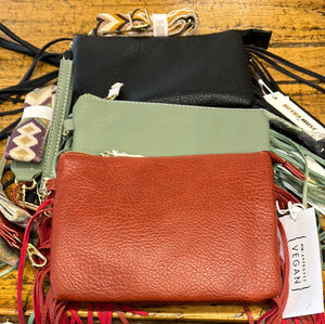19249 Sq Fringe Crossbody