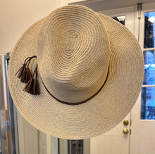 18738 Western Braid with tassel