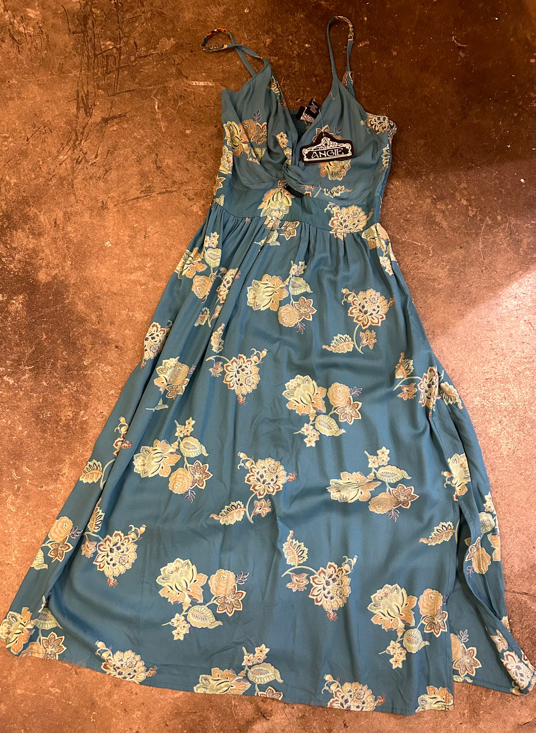 18834 Twist front midi dress